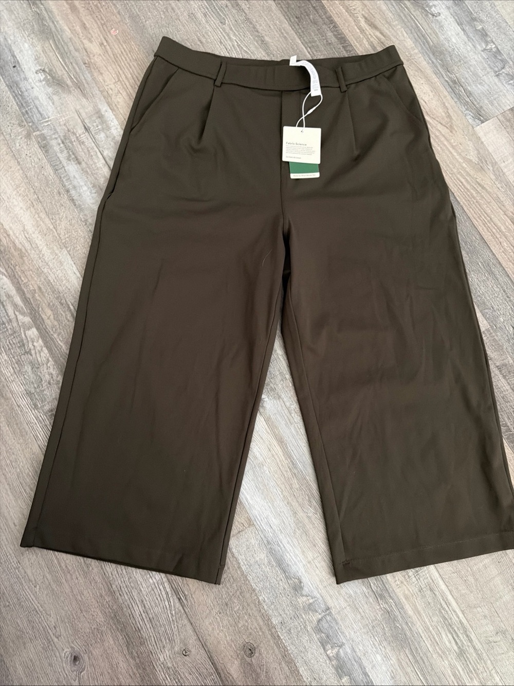 HALARA Olive Wide-Leg Bermuda Shorts